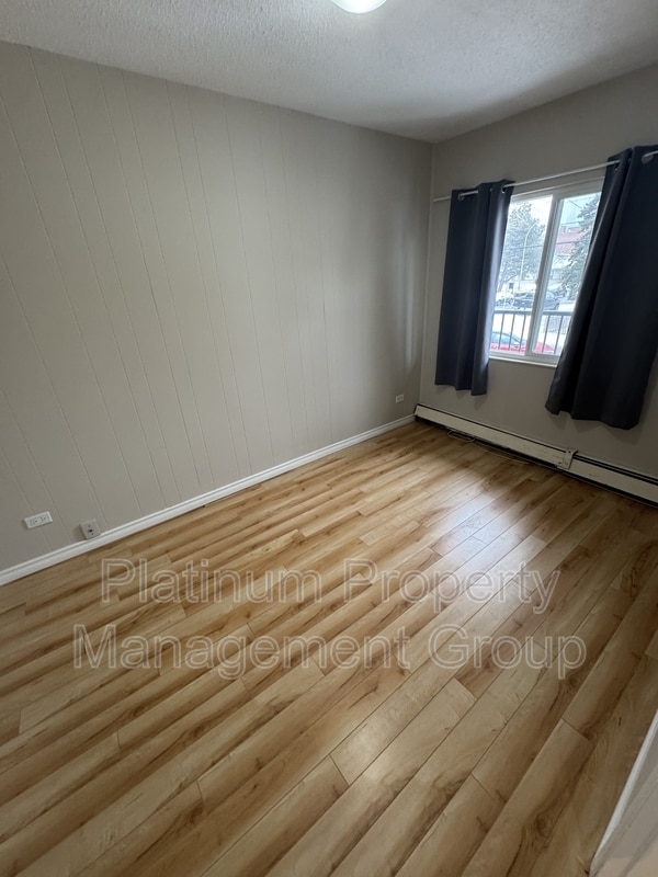 Photo - 1001-1002 2 Ave NW