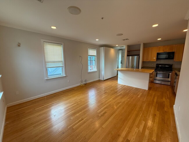 Photo - 486 Revere St Unit 5