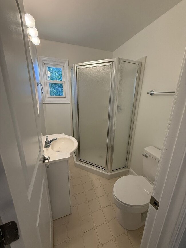 Photo - **3bed House - Skip The Apartment Chaos - ...