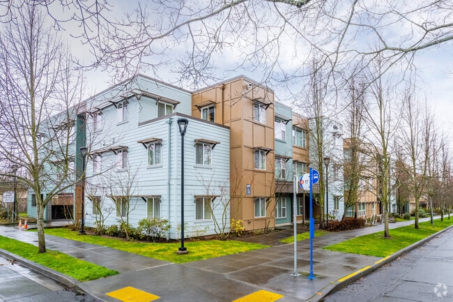 Former Concordia Place Apartments - Former Concordia Place Apartments