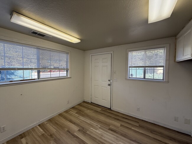 Photo - 1331 W 8th Ave
