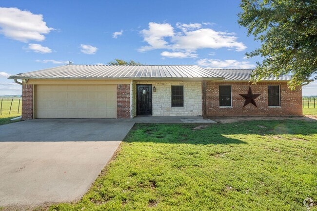 Building Photo - Horse Property Rental
