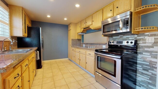 Photo - 2112 Warfield Ave