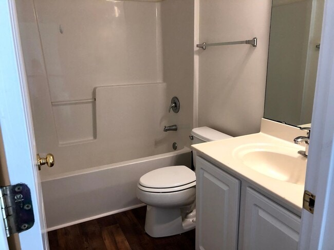 Photo - 3 bed 2.5 bath Spacious Home in Azalea Lakes