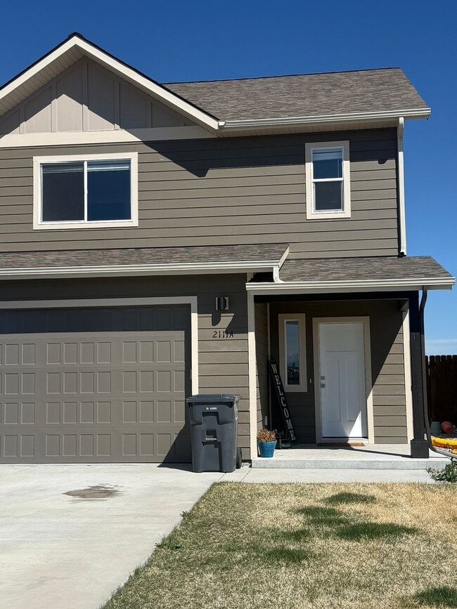 Building Photo - 3 Bed 2.5 Bath with double attached garage in Belgrade