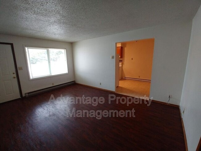 Photo - 339 Jackson St W