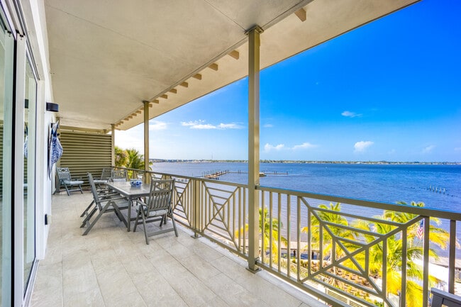 Photo - 41 SW Seminole St Unidad 402