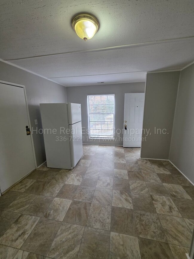 Photo - 409 Mason St NE