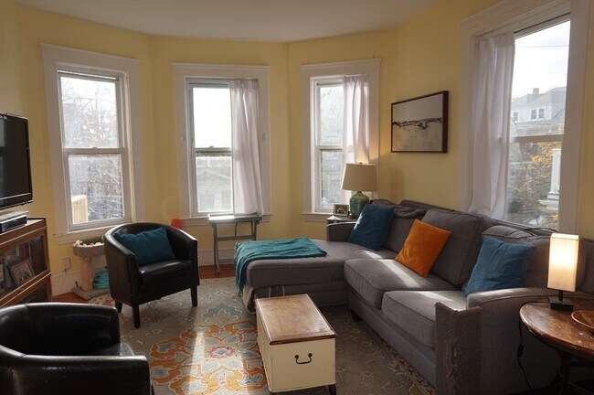 Photo - 52 Patten St Unit 2