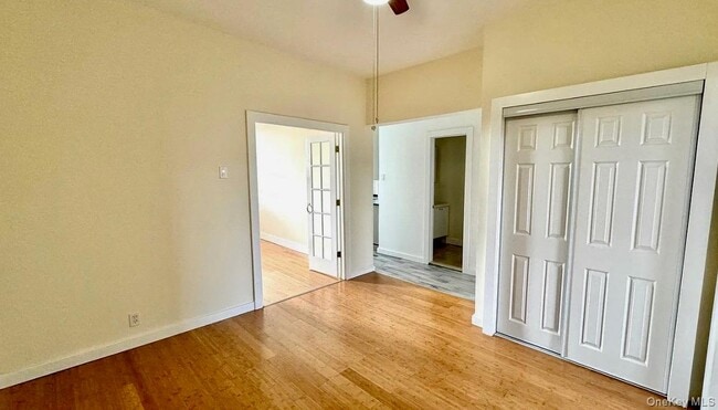 Building Photo - 68-52 76th St Unit 2