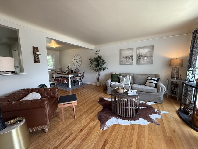 Photo - 2065 E Maple Rd Unit 2065