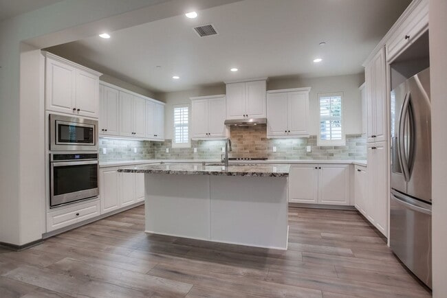 Building Photo - 5 Bedroom Home in Rancho Tesoro!