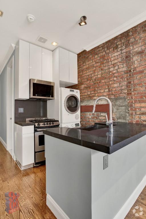 Building Photo - 3 bedroom in New York NY 10009 Unit 1 Rental