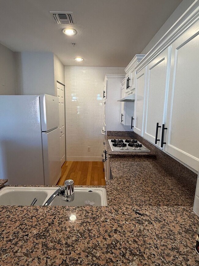 59 E Agate Ave