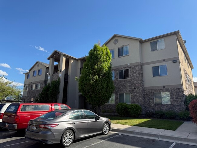 Building Photo - 999 Village River Ln Unit B11