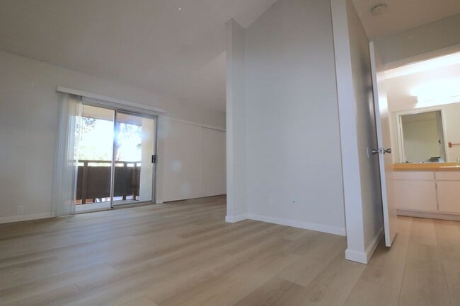 Photo - 3rd floor studio in Mission Valley! Beautiful vinyl flooring throughout/ 1 Prkg Space/ Mission Va... Unidad E329