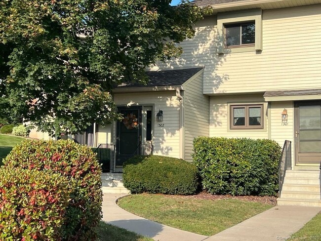 Building Photo - 1302 Summer Hill Dr Unit 1302 Rental