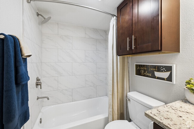 1BR, 1BA - 775SF - Bathroom