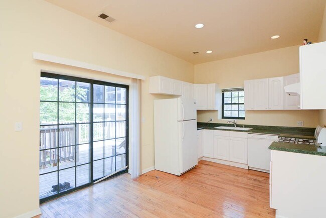 Photo - 218 W Division St Unit 3