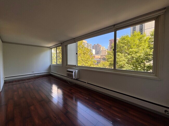 Building Photo - 1300 N Dearborn St Rental