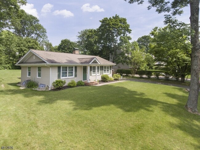 Photo - 32 Maple Ave