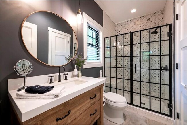 Photo - 360 Sinclair Ave NE