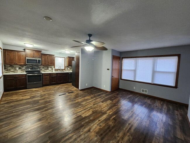 Photo - 320 Fanelle Ave