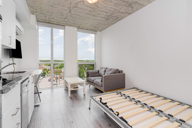 Photo - 1900 Simcoe St N Unit 608