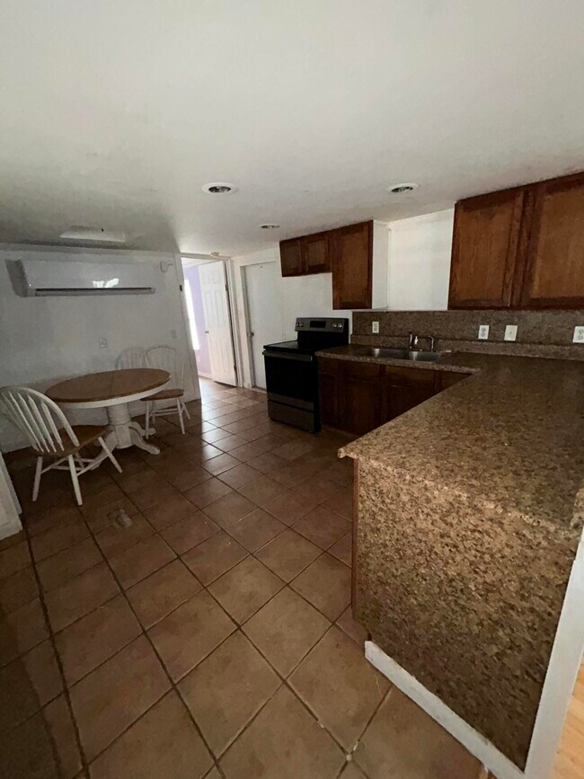 Photo - 358 Goodwin Rd