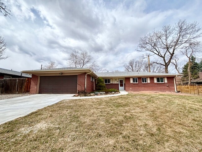 Large Brick Ranch w/Basement - Large Brick Ranch w/Basement House