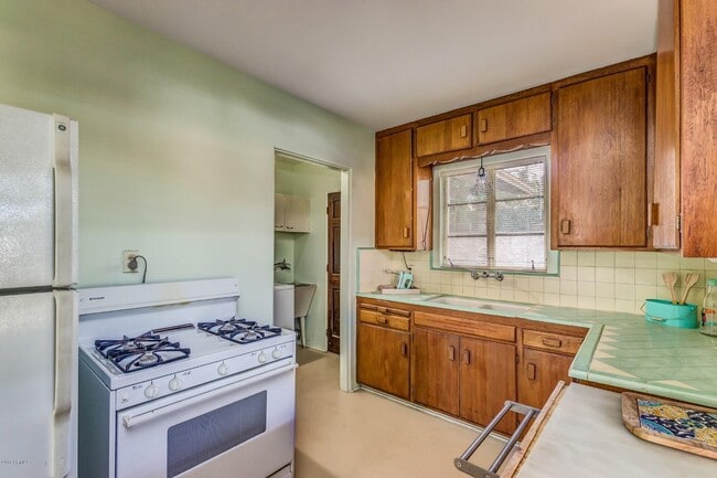 Building Photo - 1719 S El Camino Dr