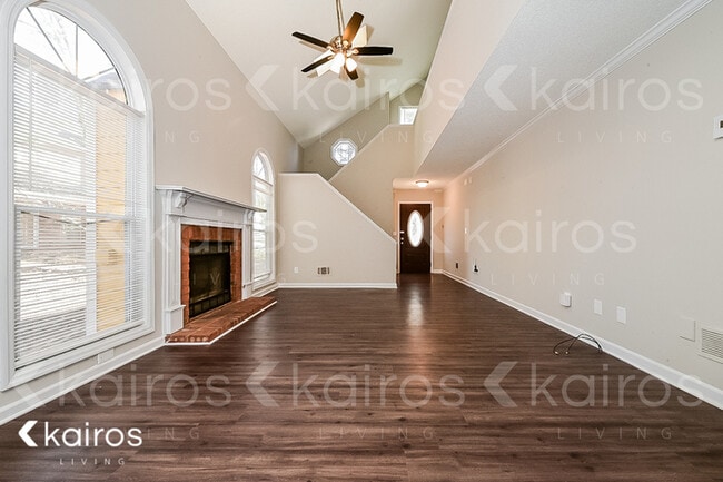Photo - 835 Ashley Ln