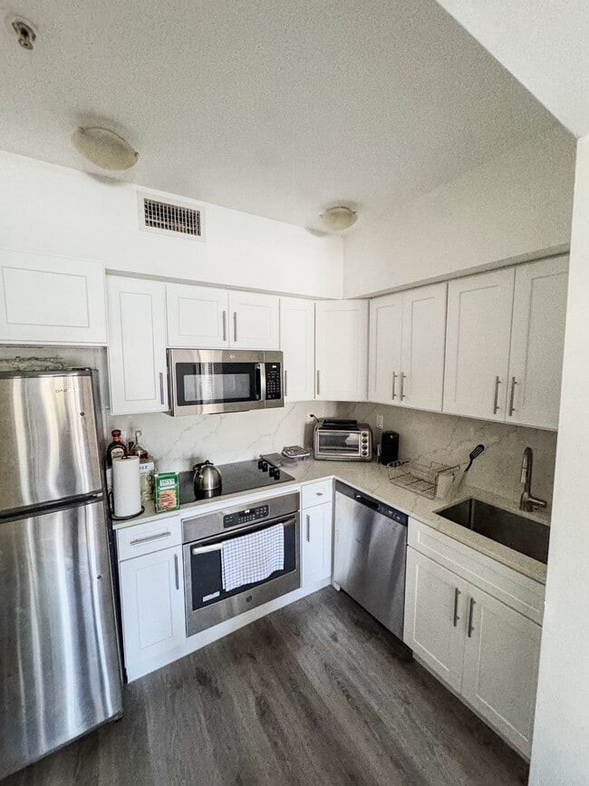 Photo - 810 7th St Unit 106