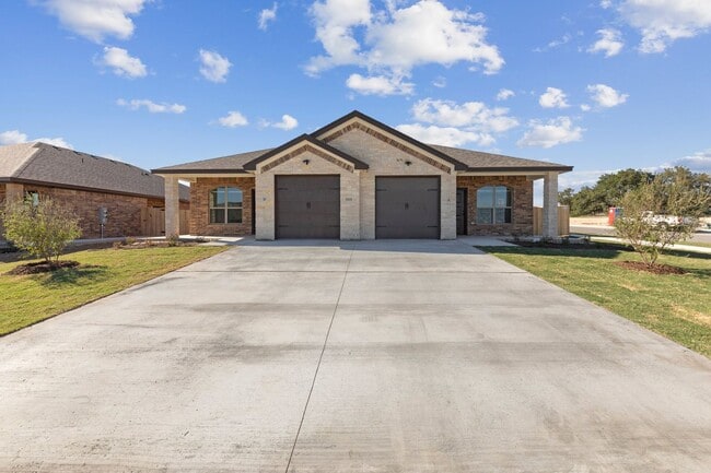 Photo - 1908 Caspian Trl