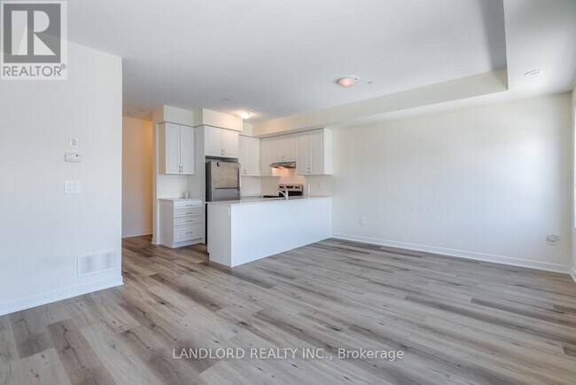 Photo - 1695 Dersan St