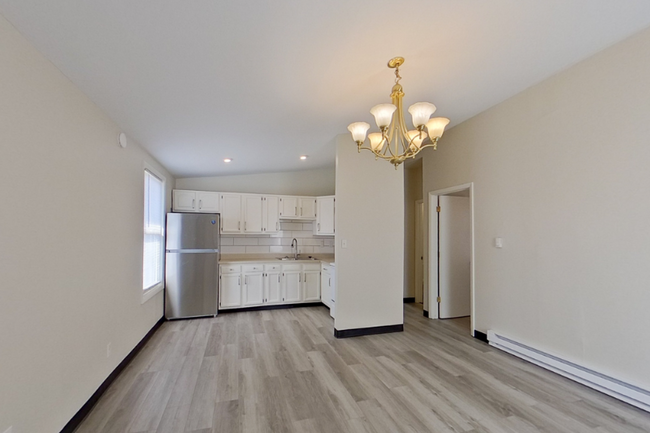 Building Photo - 2447-2447 Hiawatha St Rental
