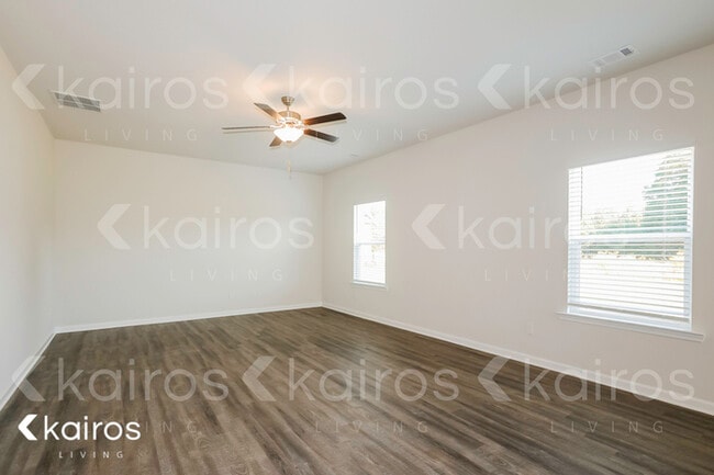 Photo - 7008 Pinehurst Way N