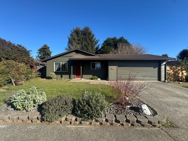 Building Photo - Great YARD! Charming 3 Bedroom / 2 Bath Home with a garage and McKinleyville