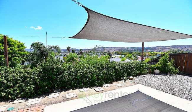Building Photo - Poway School District | Conveniently locat... Rental