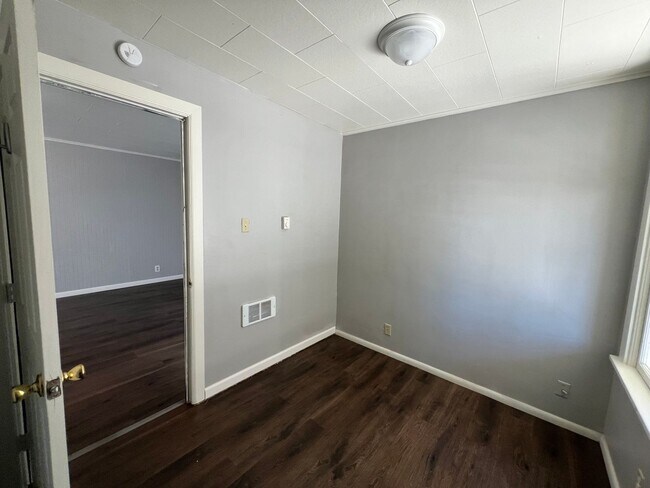 Photo - 3 bedroom 1 bath house - York Neighborhood