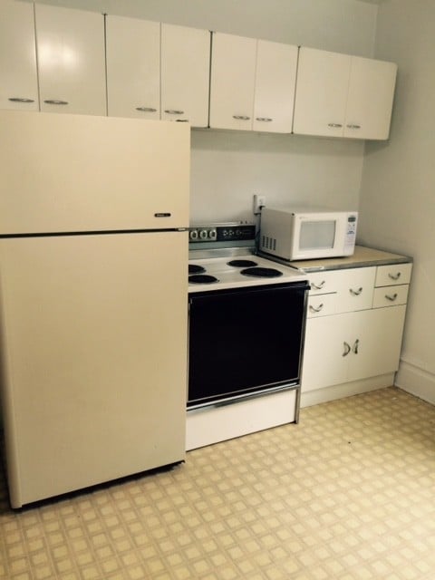 Building Photo - 325 Eicher Ave Unit 2