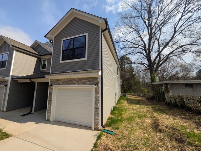 Room in Townhome on Pleasant Grove Rd