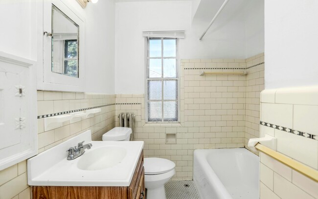 Photo - 8130 Middlepointe St