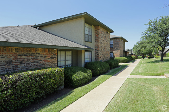 Exterior (Phase I) - Center Place Apartments