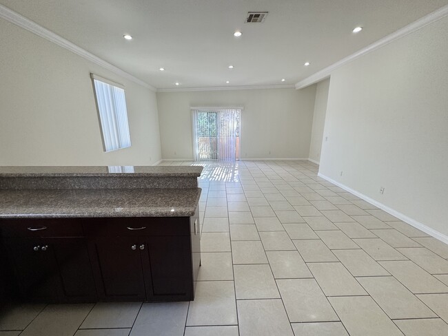 6714 Balboa Blvd Unit 1