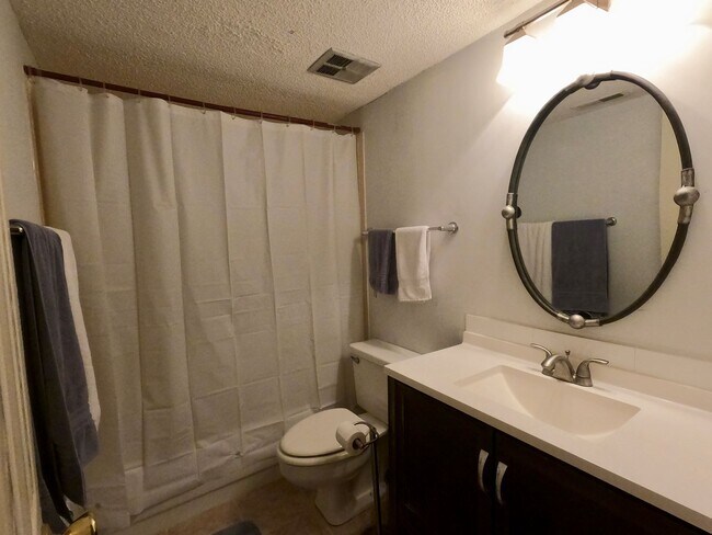 Photo - 1600 Park Cir