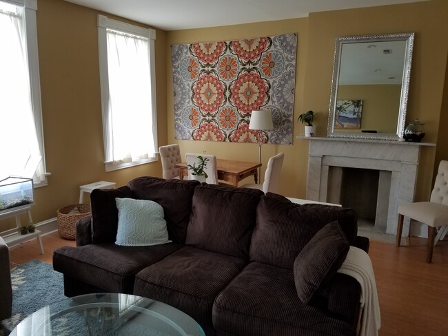 Photo - 1728 Bolton St Unidad 3