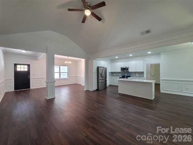 Photo - 595 Foxwood Dr SE