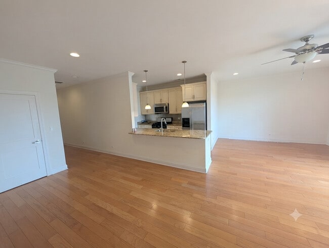 Photo - 2352 W Byron St Unit 301