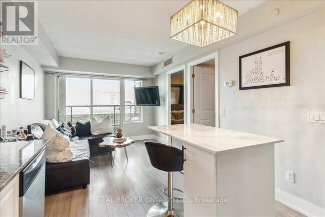 Photo - 1215 Bayly St Unit 401